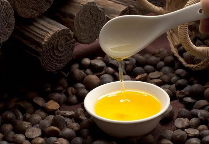 企鵝牌茶籽油雙螺桿榨油機(jī)，用心制造獲得客戶認(rèn)可(圖1)